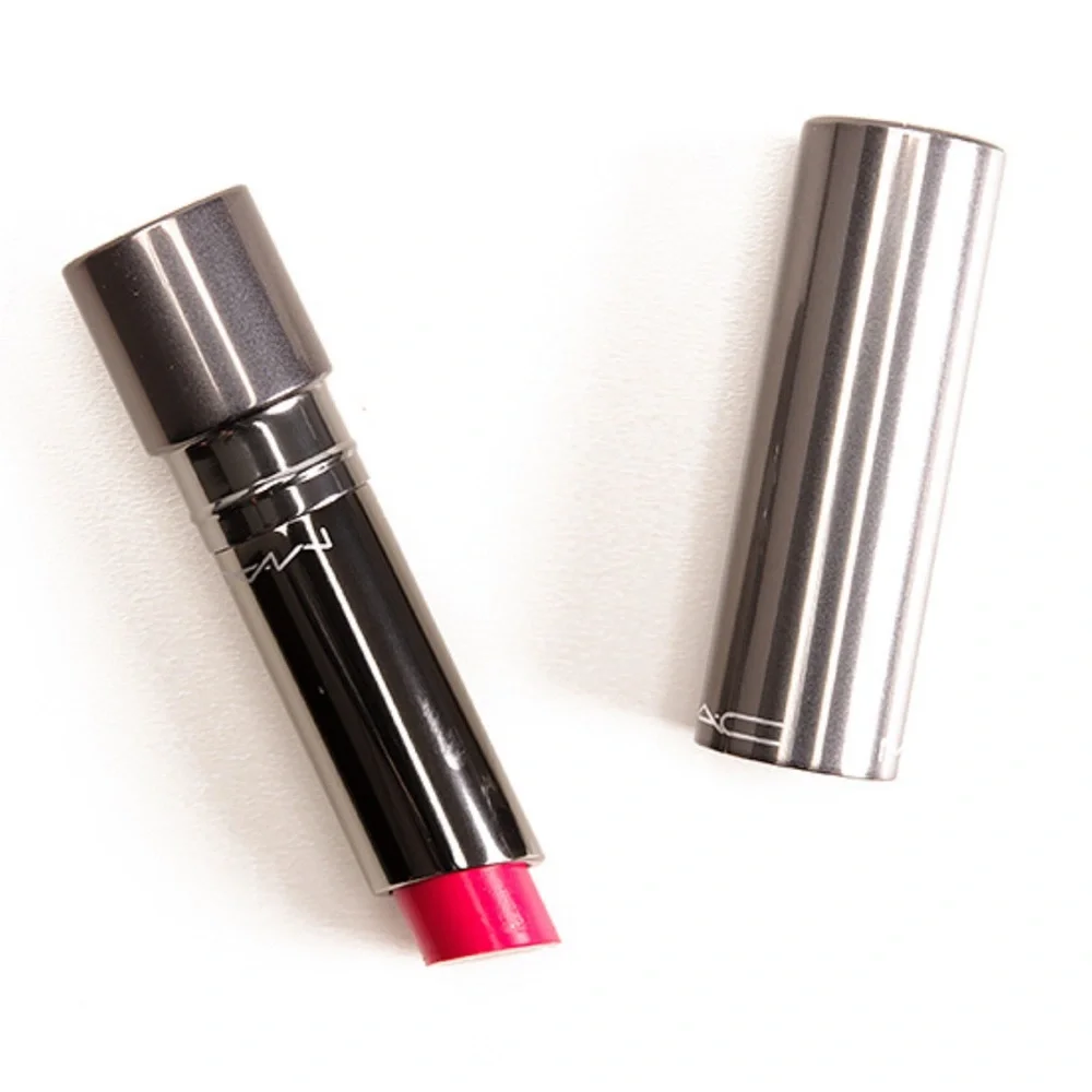 MAC FEELING AMOROUS? Huggable Lipcolor. NEW IN BOX.